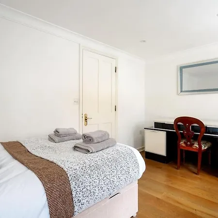 Spacious, Bright & Cosy ~ Ideal Victoria Location! London Exterior photo