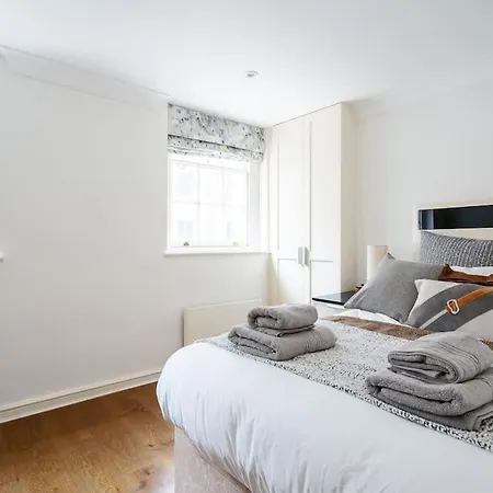 Spacious, Bright & Cosy ~ Ideal Victoria Location! London Exterior photo